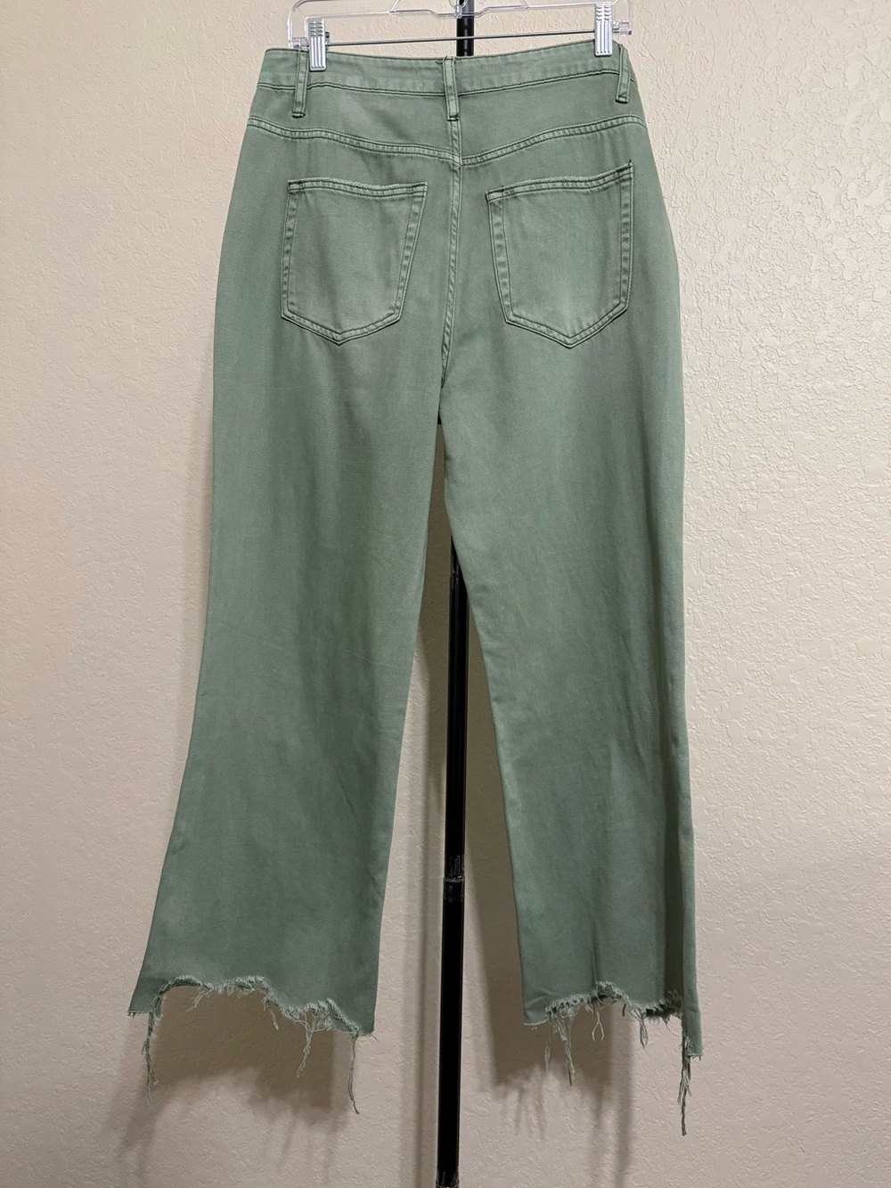 Vervet Vintage Crop Flare Distressed Jeans Army Green Size 30 NWT - Picture 6 of 10